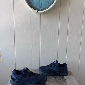 Black Brooks ghost 11 men size 11